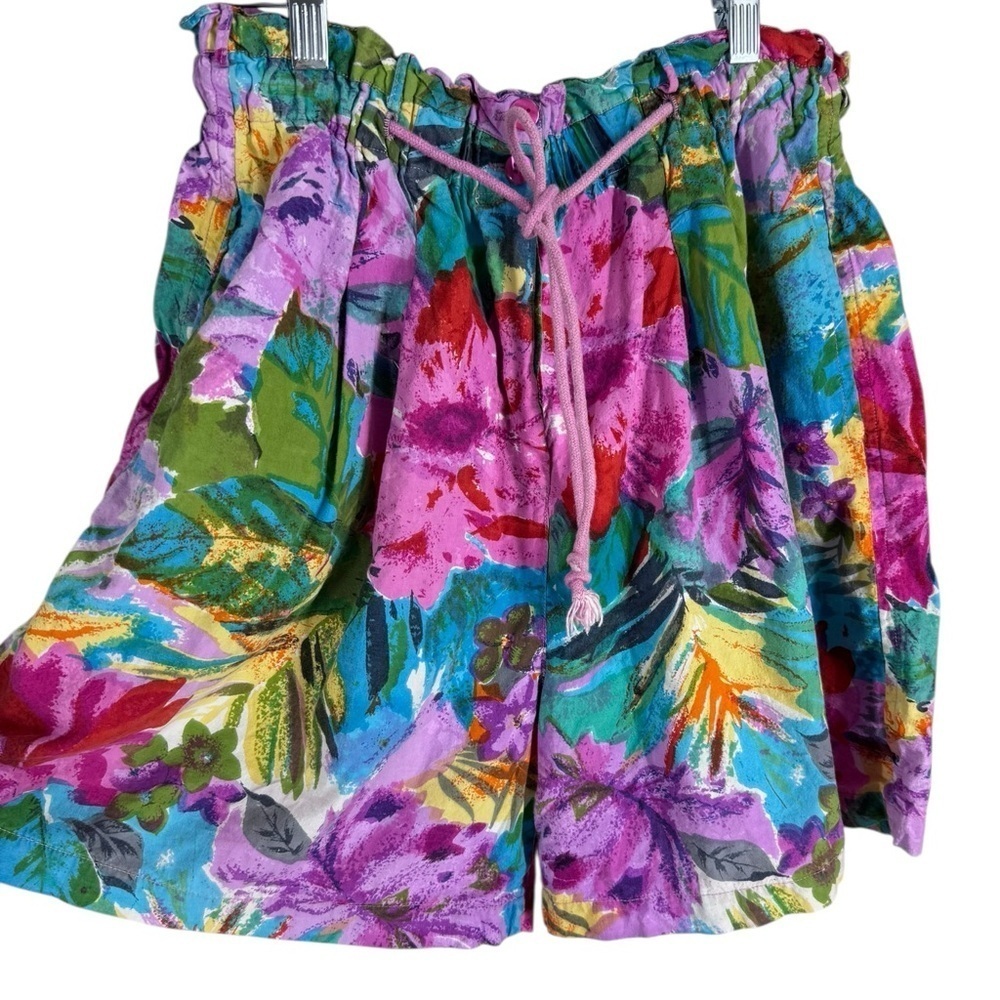 Vintage 90s bright Hawaiian floral high rise shorts. Drawstring waist medium